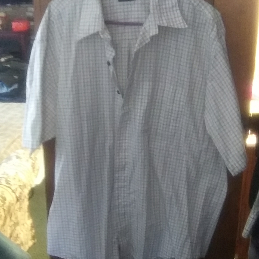 Men's short sleeve button down shirt